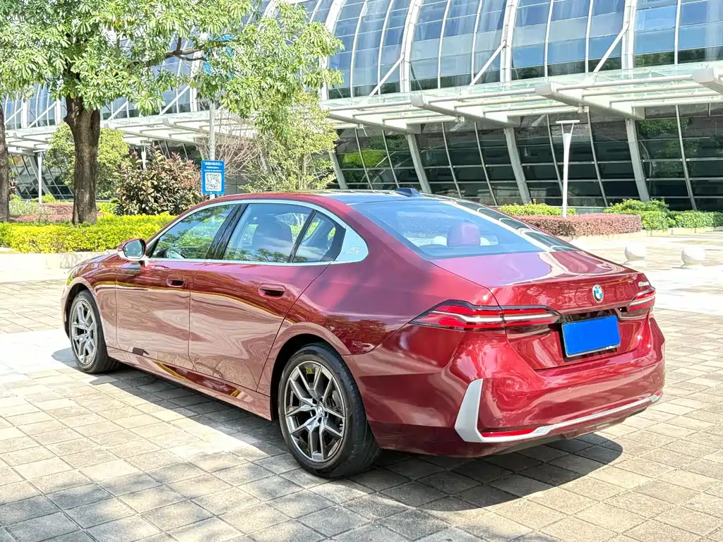 BMW 5 Series — миниатюра 7