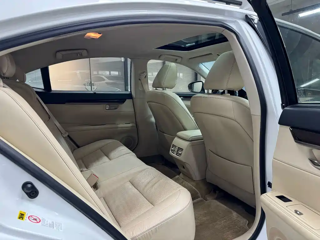 Lexus ES — миниатюра 14