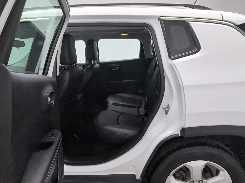 Jeep Compass — миниатюра 15