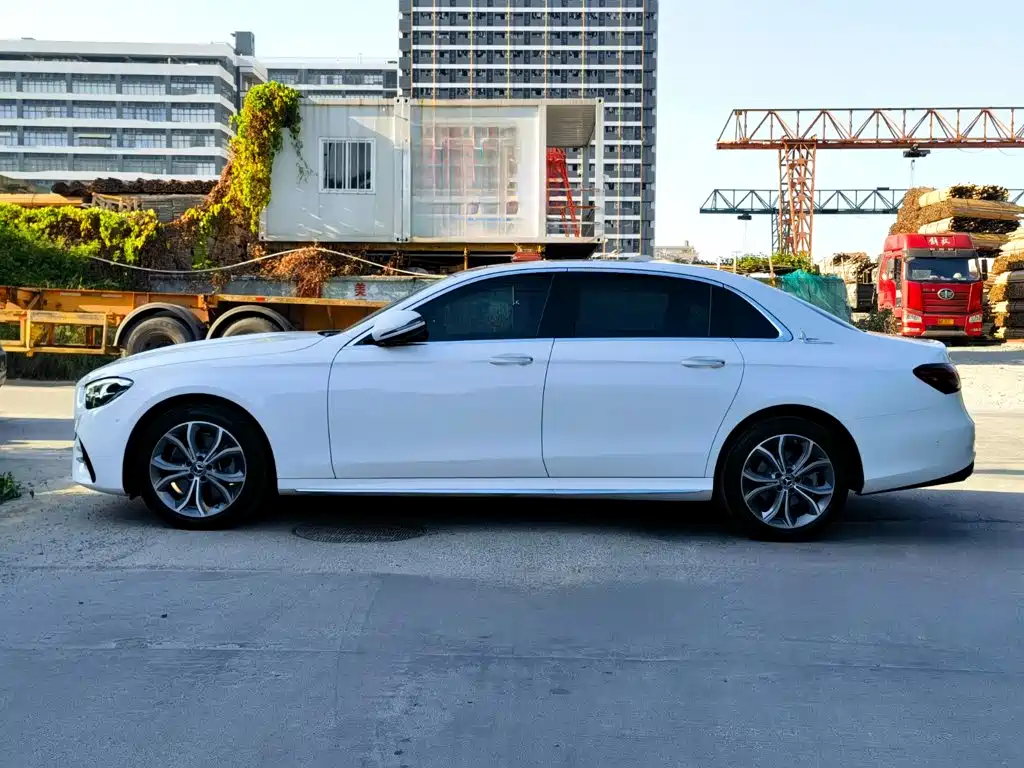 Mercedes-Benz E-Class — миниатюра 4