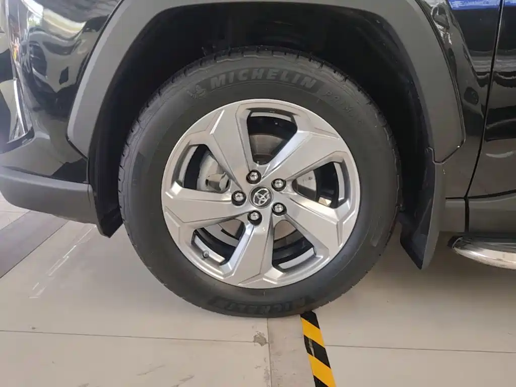 Toyota RAV4 — миниатюра 23