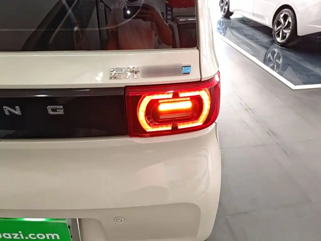 Wuling MINIEV — миниатюра 8