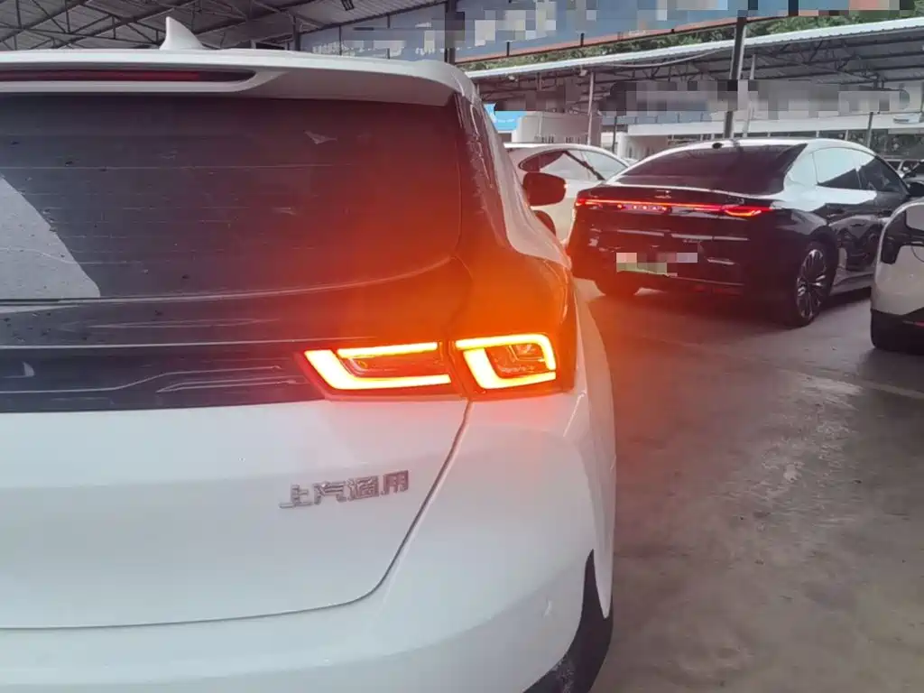 Chevrolet Menlo — миниатюра 8