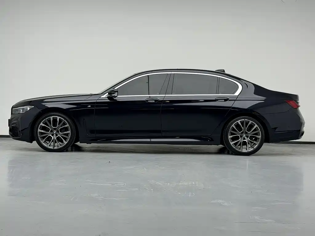 BMW 7 Series — миниатюра 13