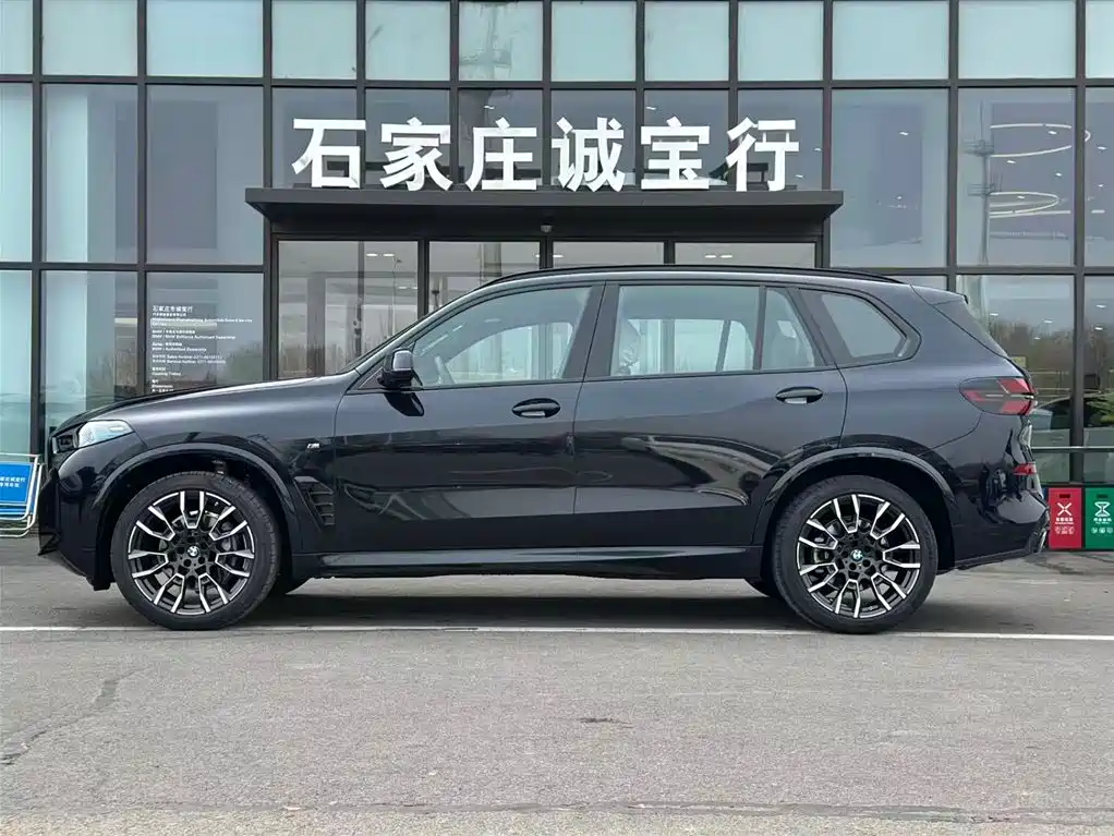 BMW X5 2025 xDrive 40Li M Sport