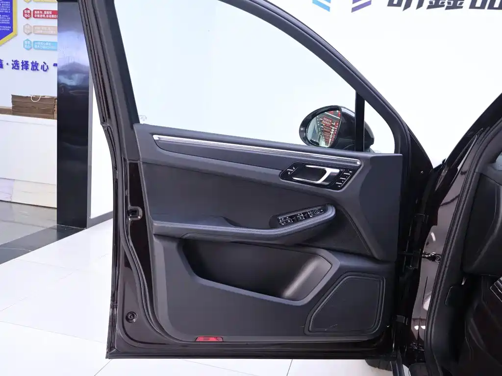 Porsche Macan — миниатюра 19