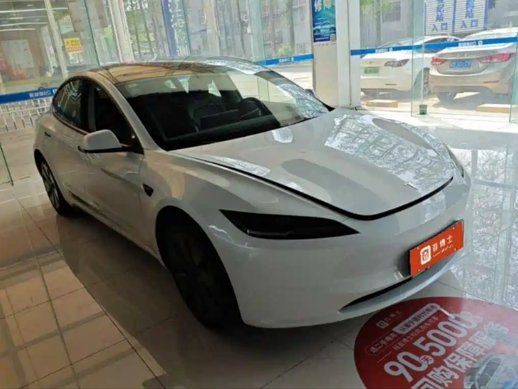 Tesla Model 3 2024