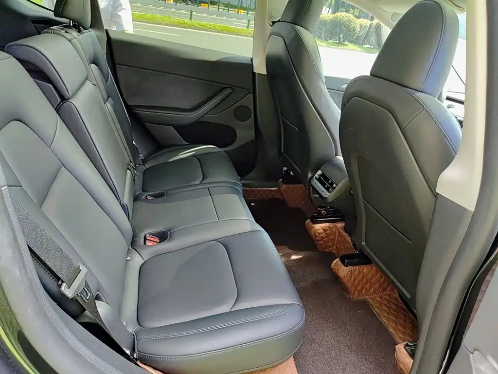 Tesla Model Y — миниатюра 11