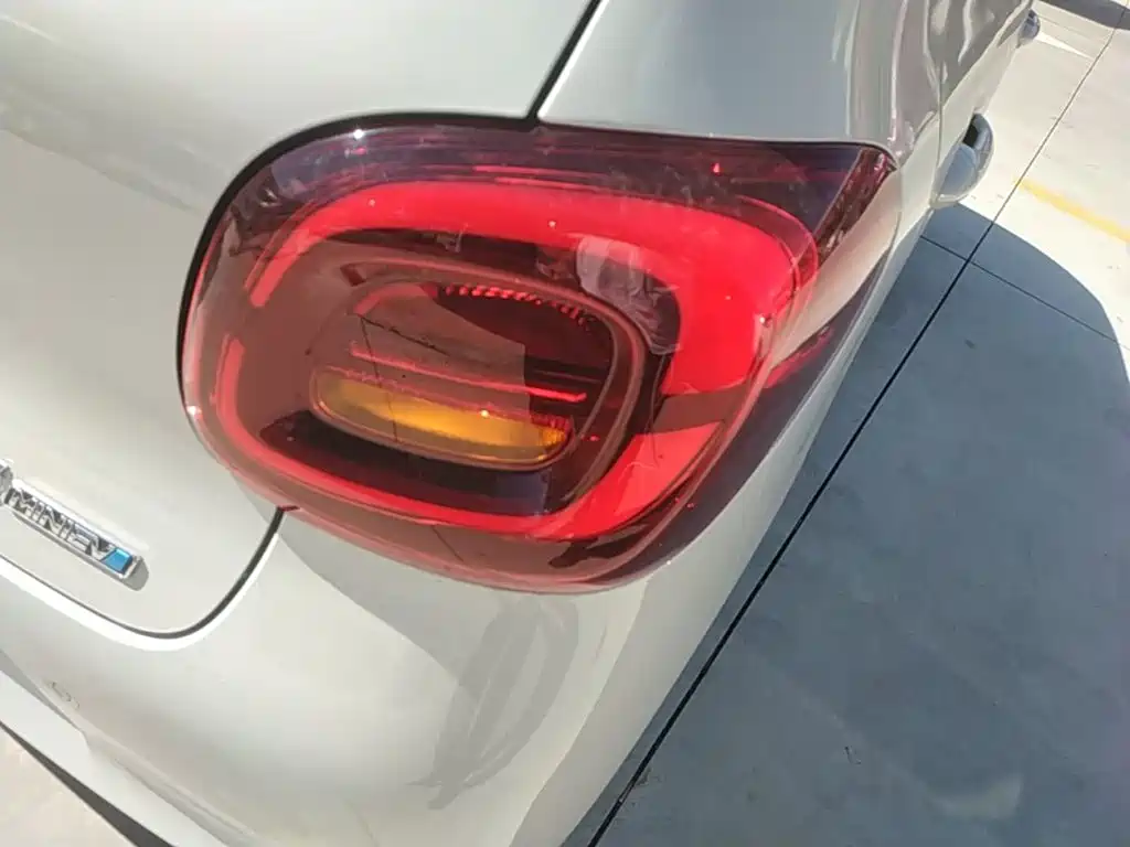 Wuling MINIEV — миниатюра 8
