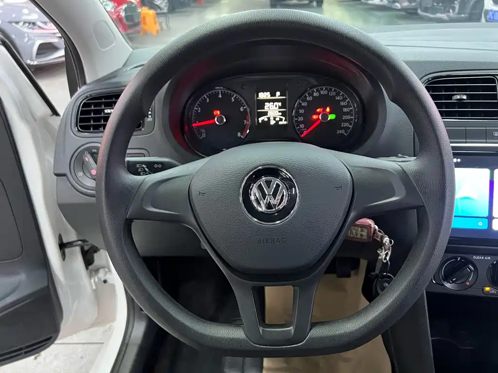Volkswagen Polo — миниатюра 13