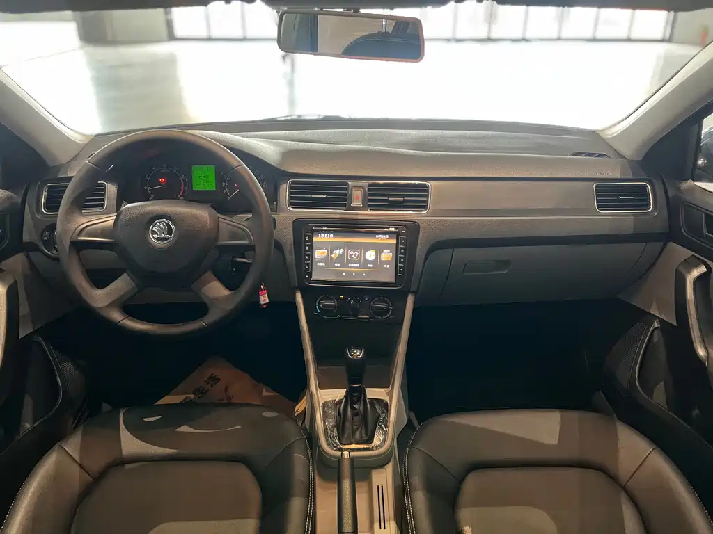Skoda Rapid — миниатюра 5
