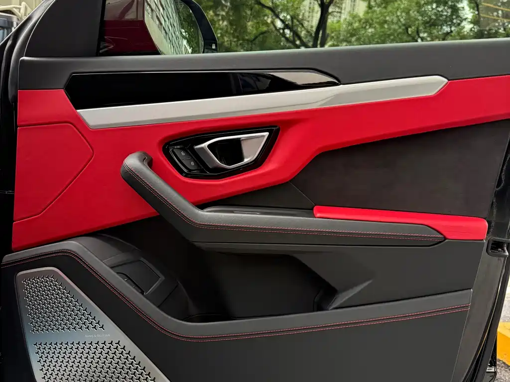 Lamborghini Urus — миниатюра 12