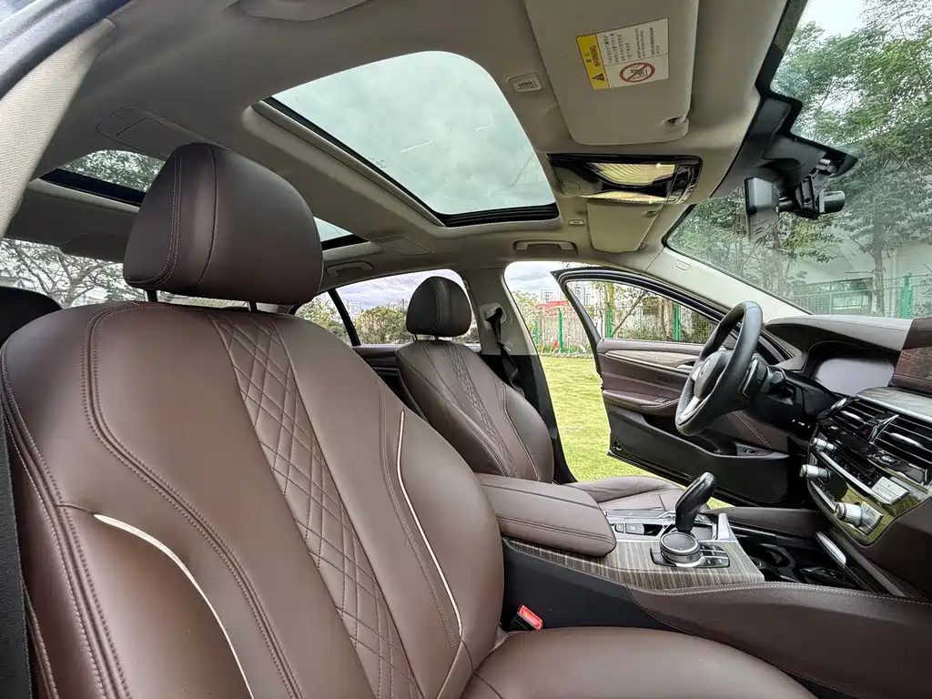 BMW 5 Series — миниатюра 14