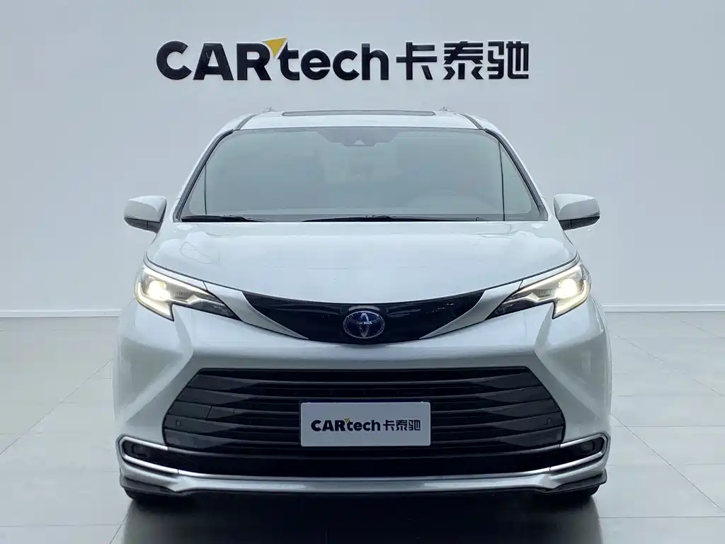 Toyota Sienna — миниатюра 2