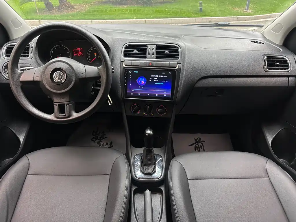 Volkswagen Polo 2013 1.6L AT Comfort