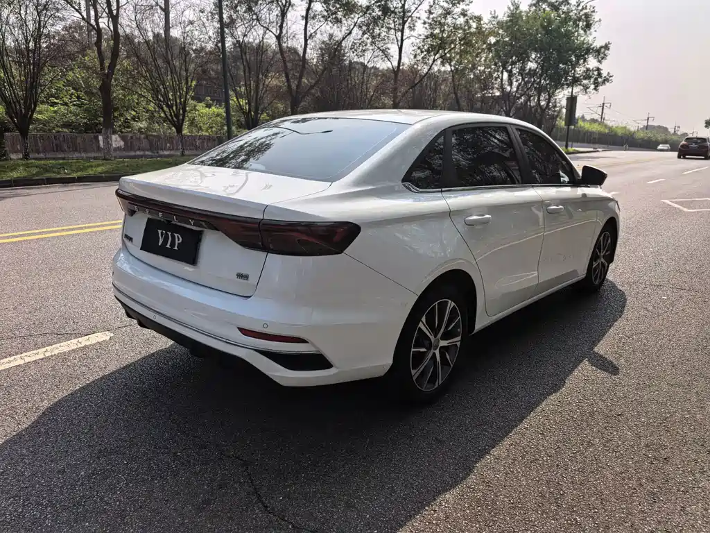 Geely Emgrand — миниатюра 9