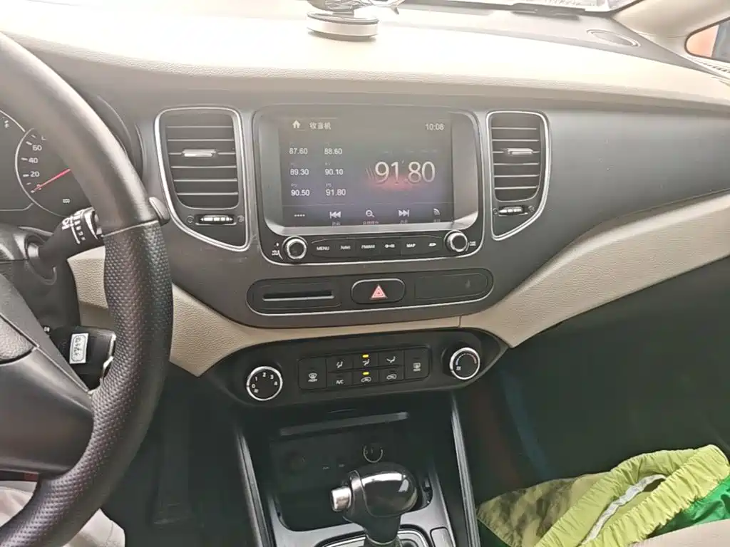 Kia Carens — миниатюра 13