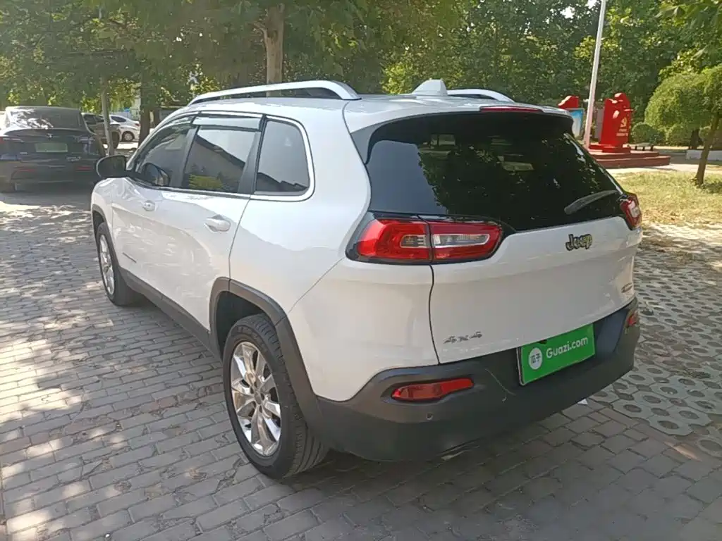Jeep Cherokee (Import) 2.4L Luxury Edition, фото 23