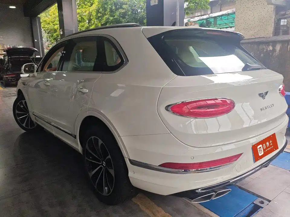 Bentley Bentayga — миниатюра 6