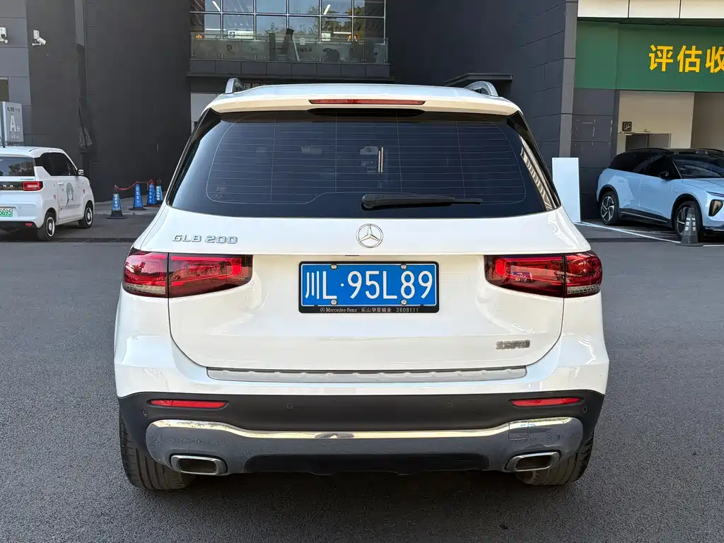 Mercedes-Benz GLB — миниатюра 8