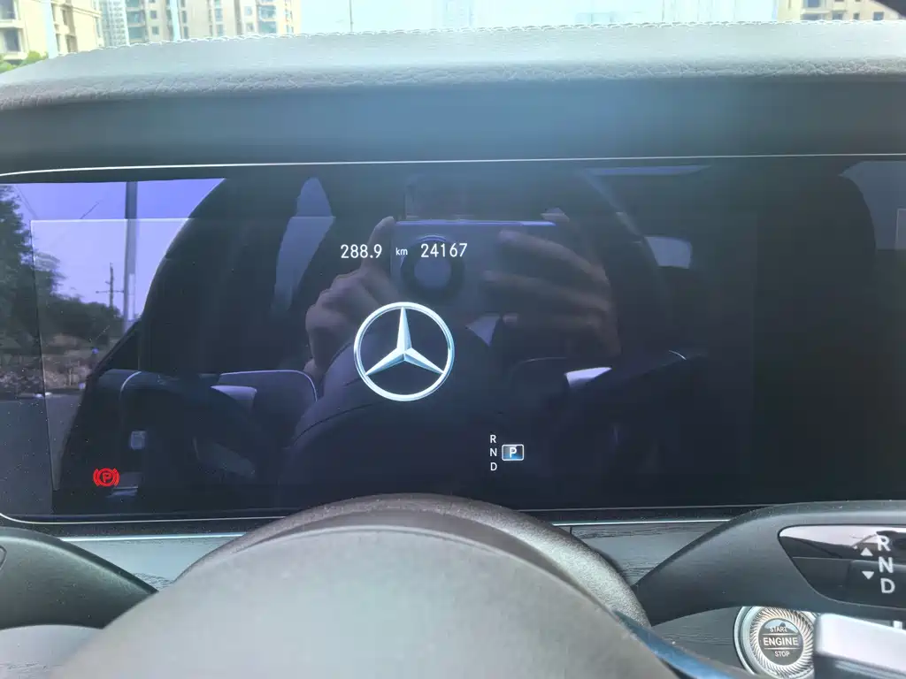 Mercedes-Benz E-Class — миниатюра 8