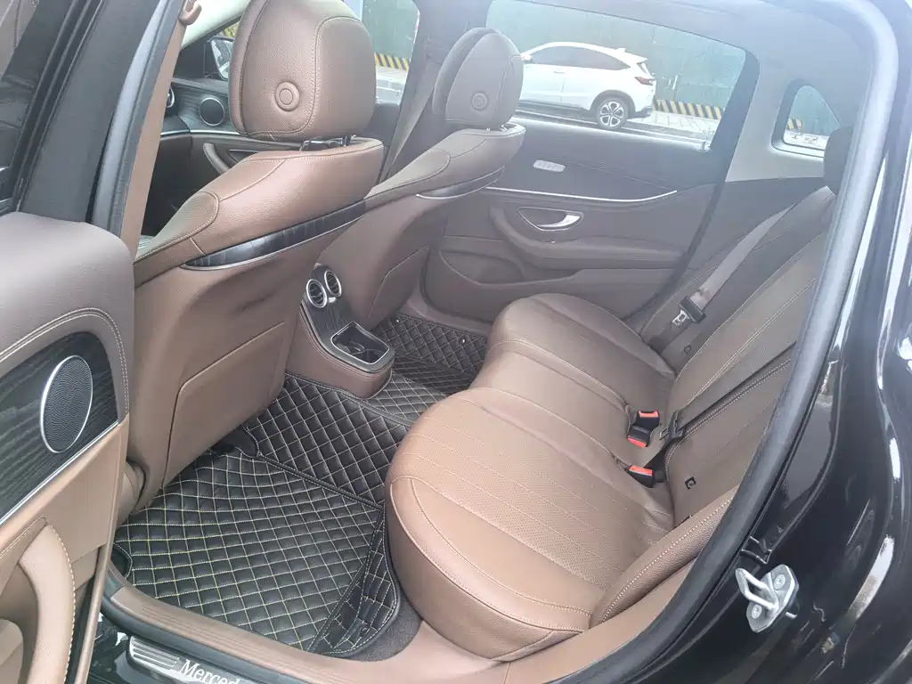 Mercedes-Benz E-Class — миниатюра 10