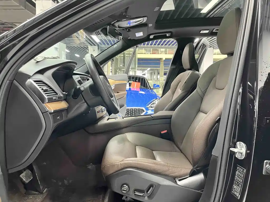 Volvo XC90 — миниатюра 8