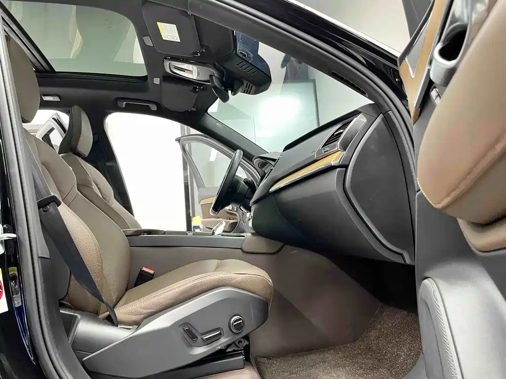 Volvo XC90 — миниатюра 5