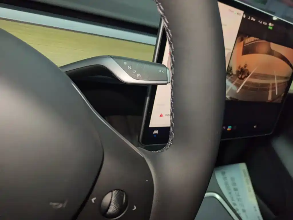 Tesla Model Y — миниатюра 14