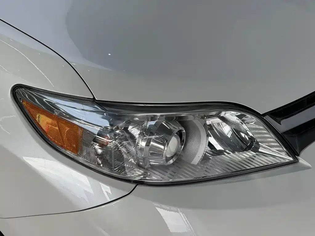 Toyota Sienna — миниатюра 9
