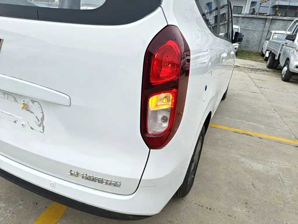 Wuling Hongguang EV — миниатюра 8