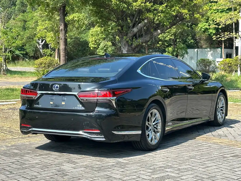 Lexus LS — миниатюра 6