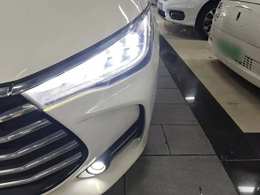BYD MAX — миниатюра 24