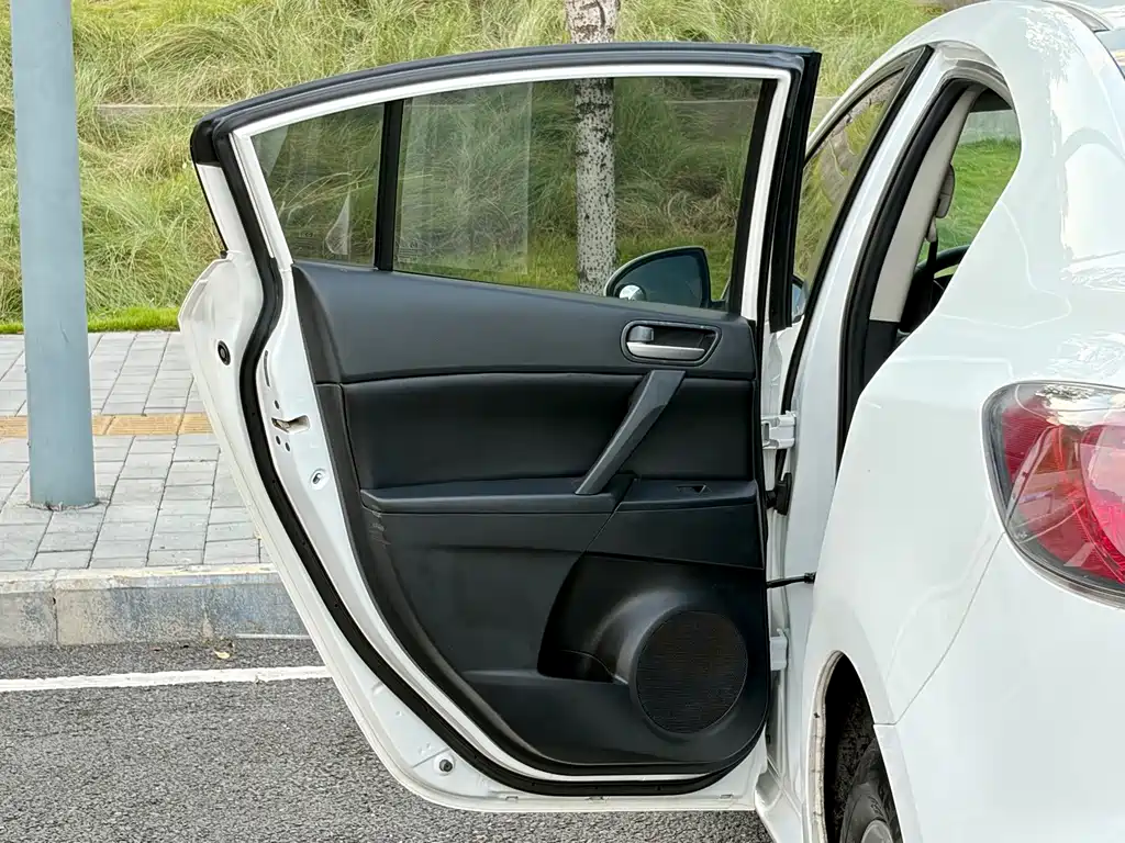 Mazda 3 Xingcheng — миниатюра 17