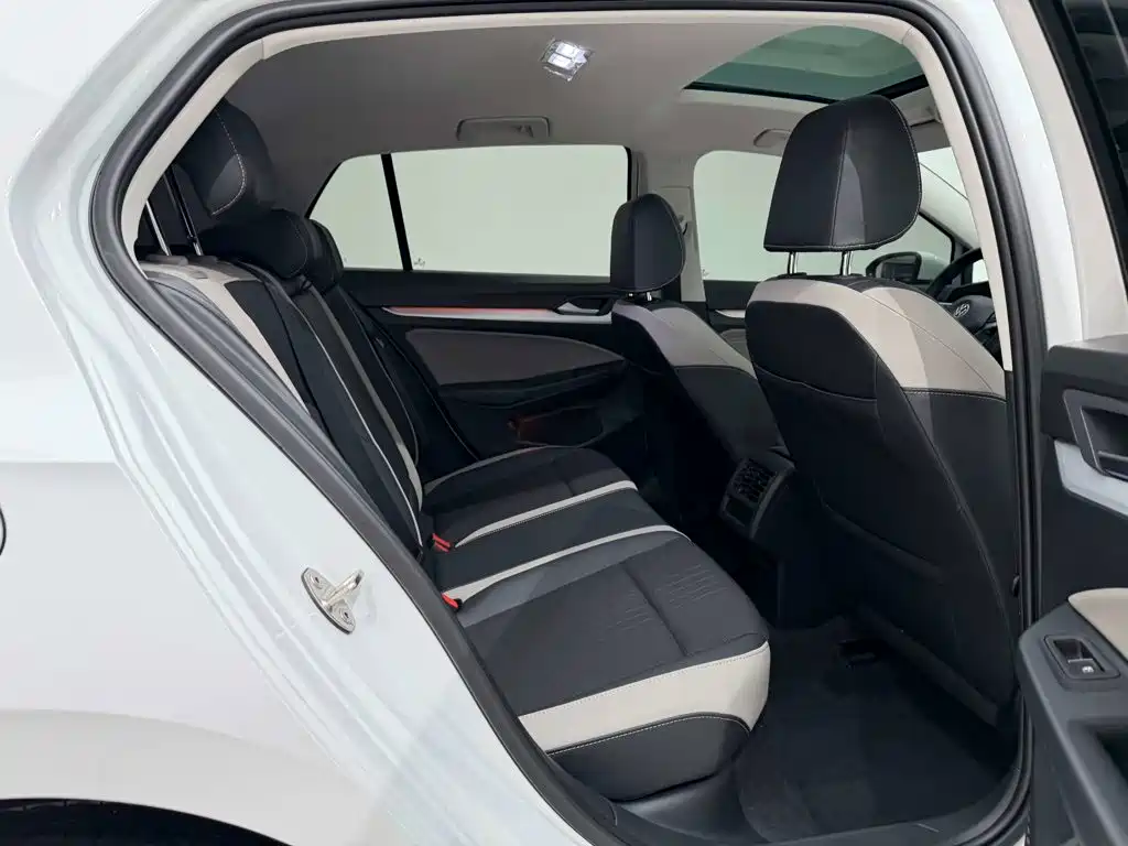 Volkswagen Golf — миниатюра 23