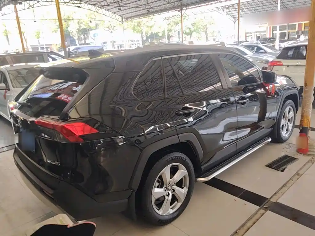 Toyota RAV4 — миниатюра 7