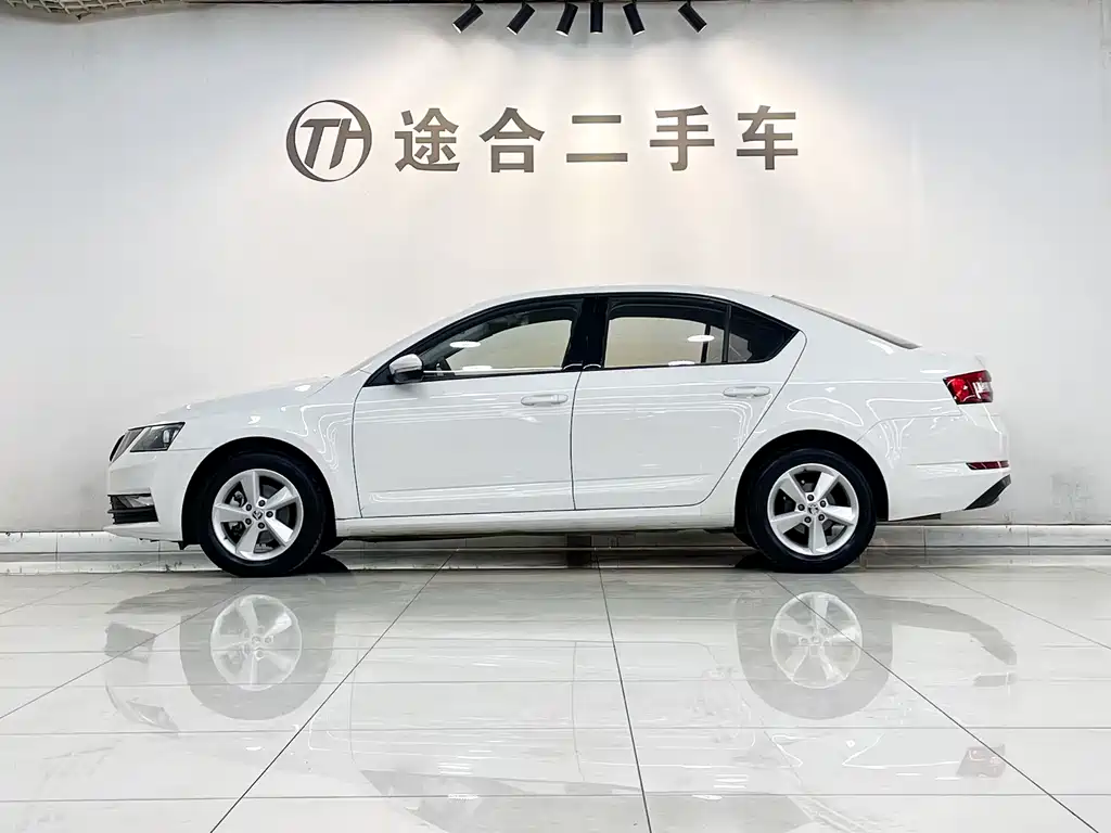 Skoda Octavia - фото 3