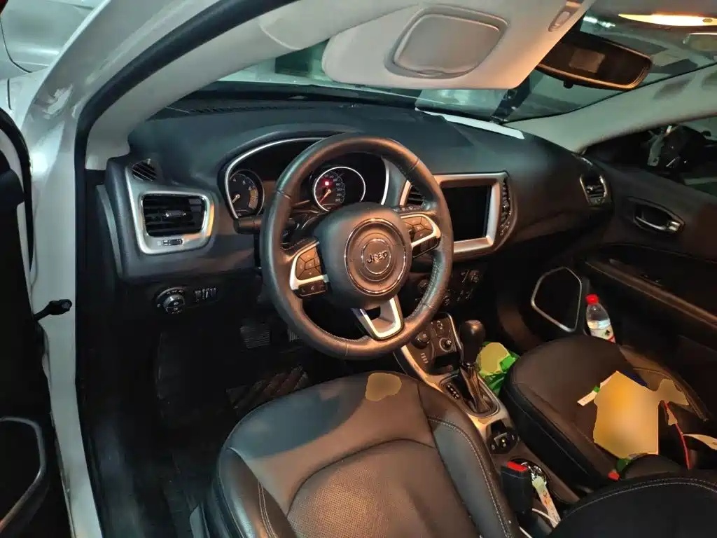 Jeep Compass — миниатюра 6