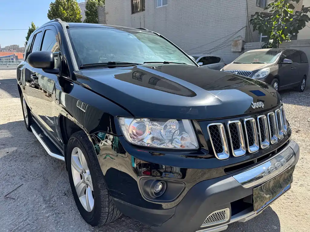 Jeep Compass (Import) — миниатюра 3