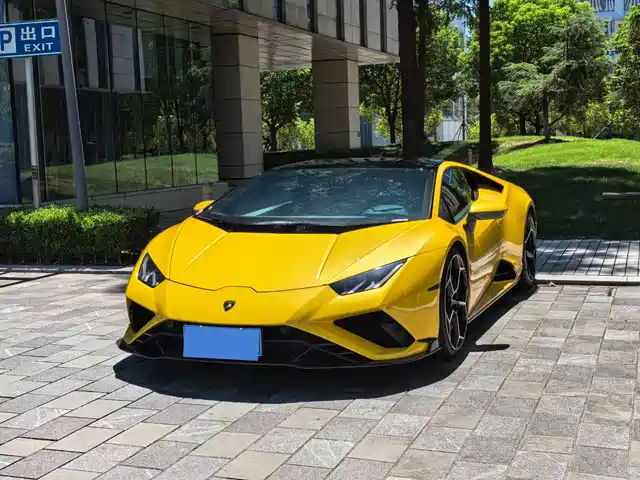 LAMBORGHINI HURACÁN 2021