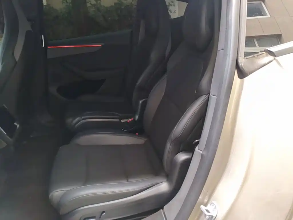 Tesla Model Y L — миниатюра 17