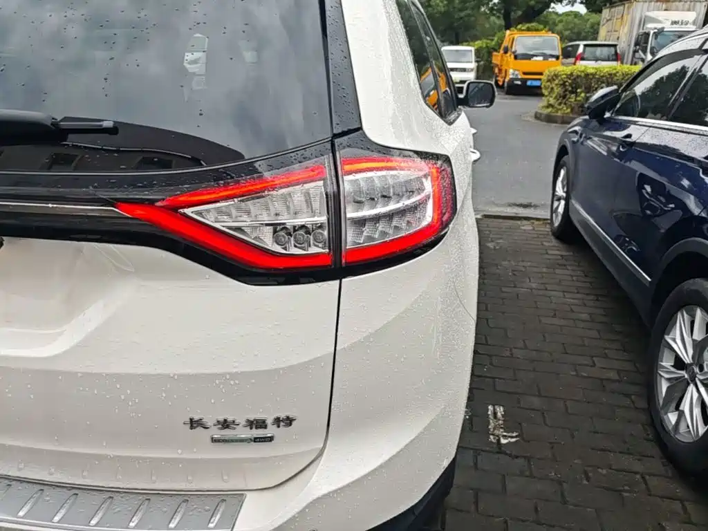 Ford Edge — миниатюра 8