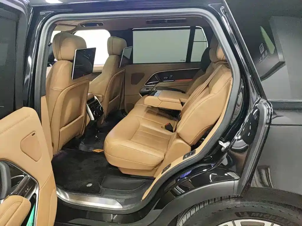 Land Rover Range Rover 2023 3.0 L6 400PS мест Long Wheelbase