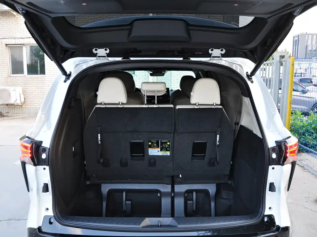 Toyota Sienna — миниатюра 14