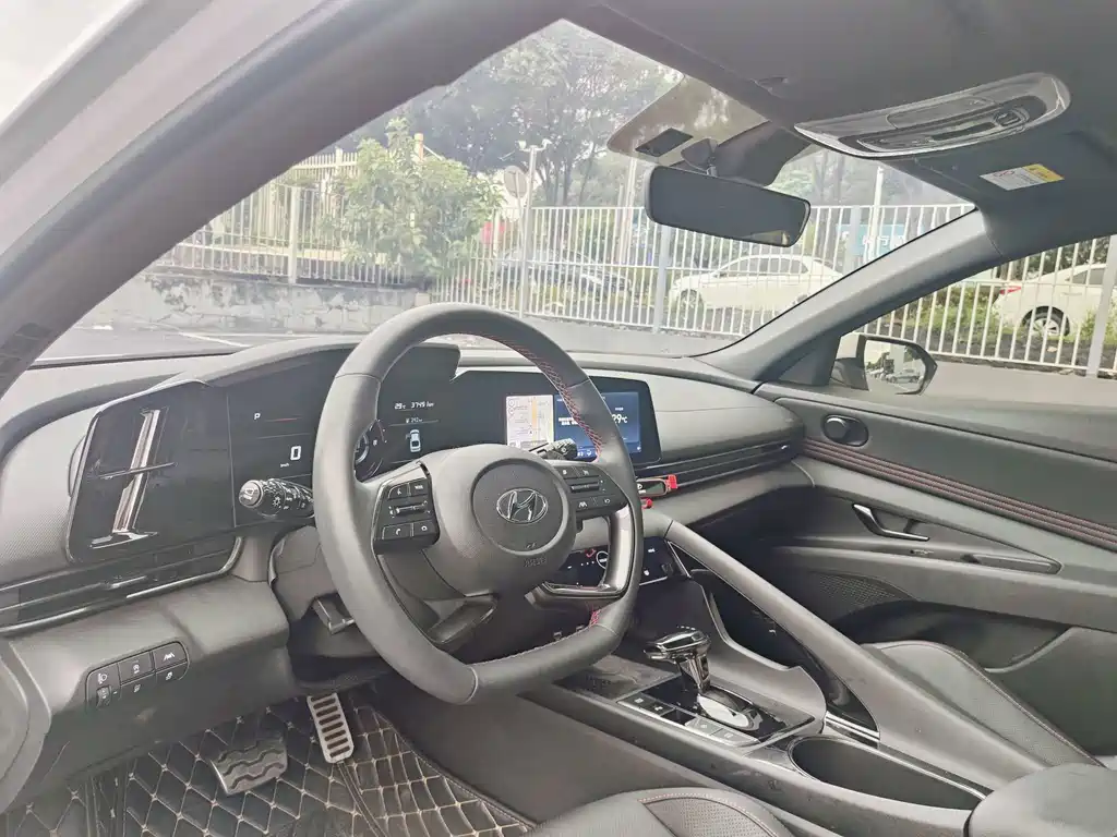 Hyundai Elantra — миниатюра 14