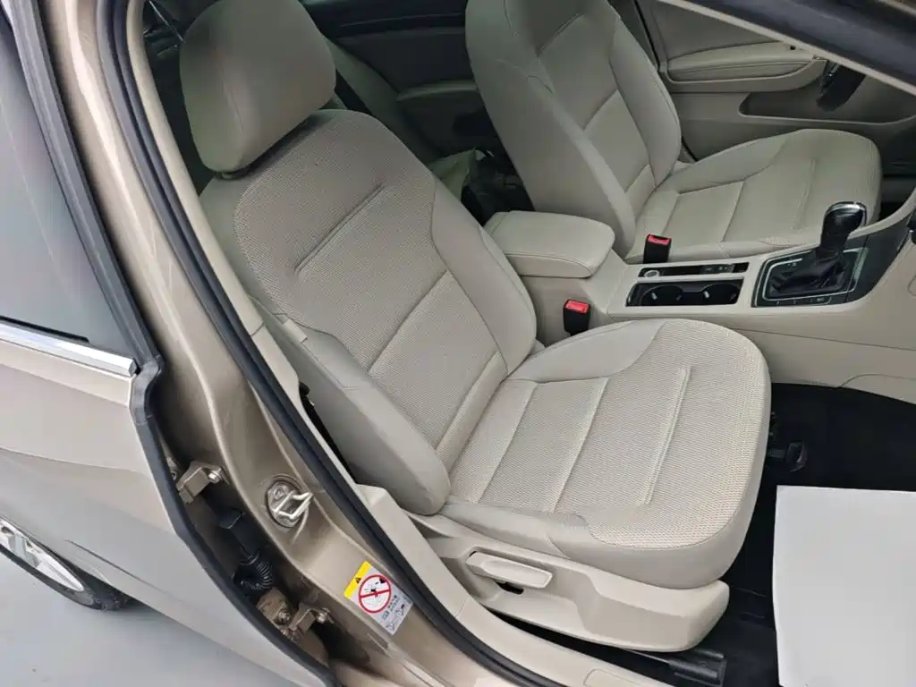Volkswagen Golf — миниатюра 25