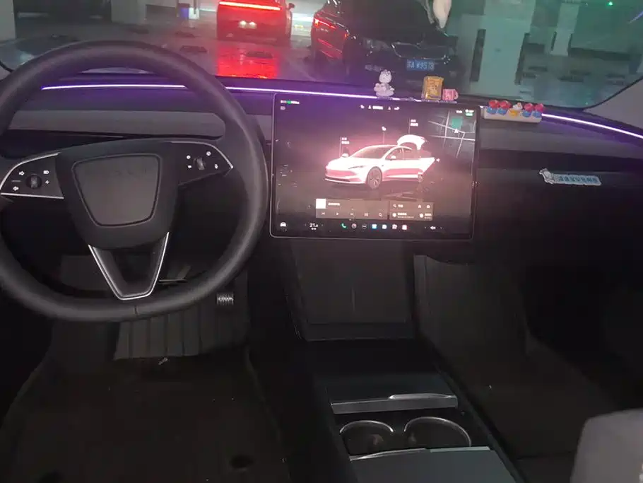 Tesla Model 3 — миниатюра 12