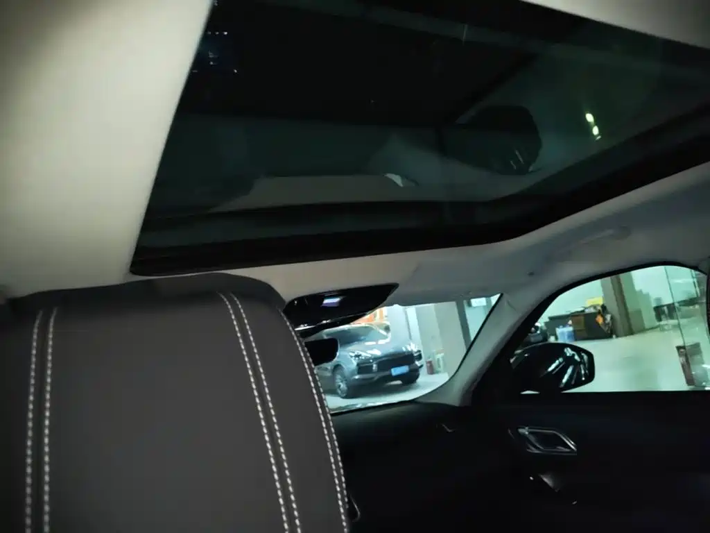 Land Rover Velar — миниатюра 18