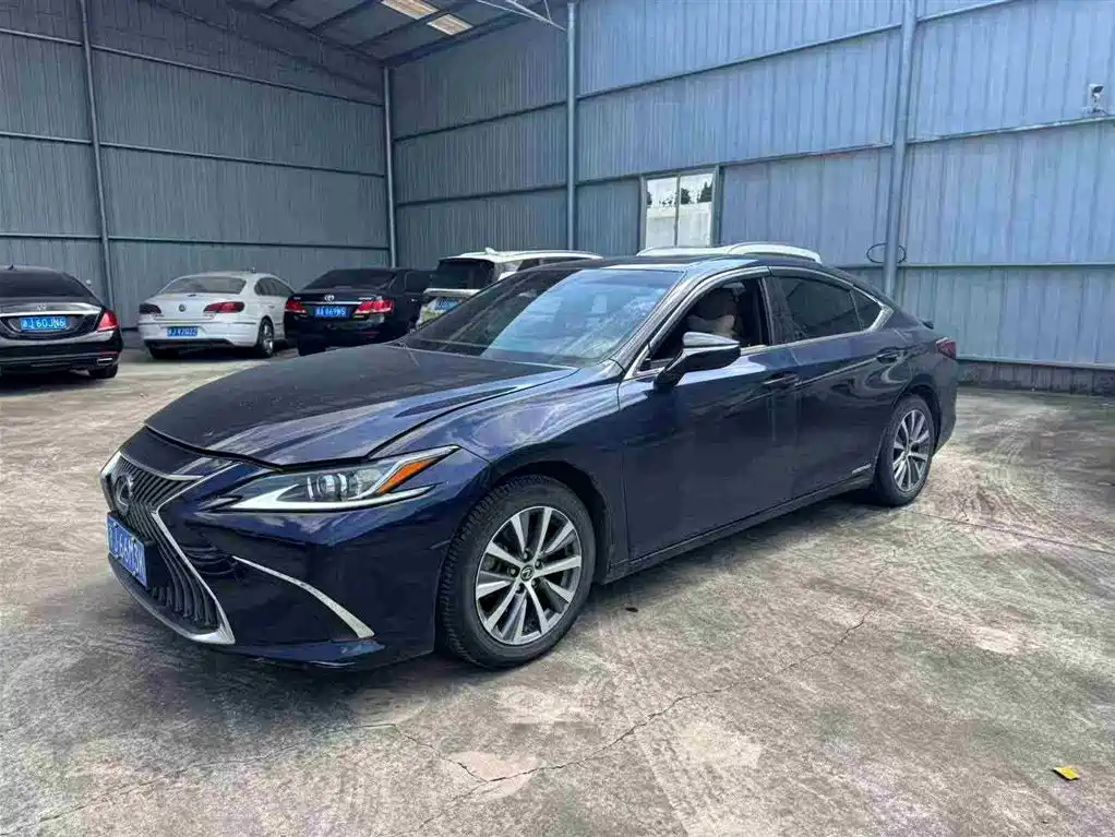 Lexus ES 2020