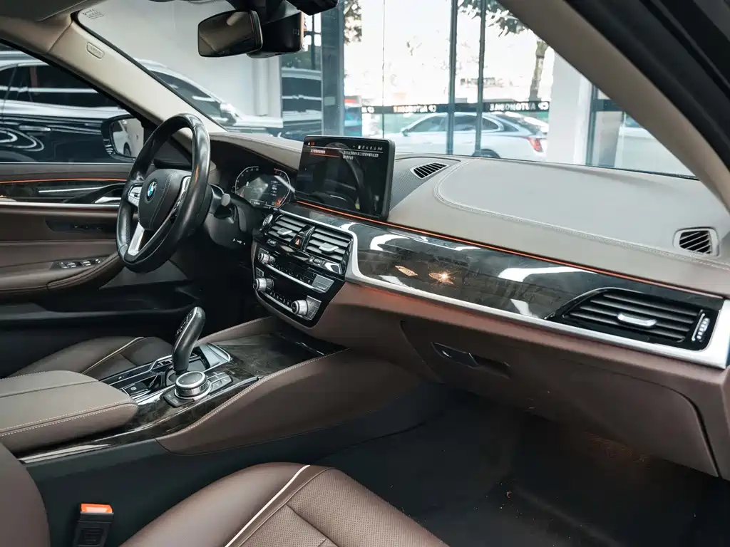 BMW 5 Series — миниатюра 18